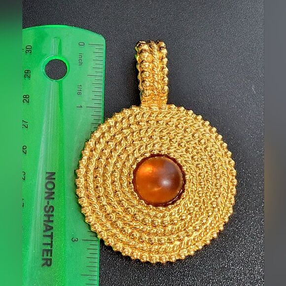 Avon Goldtone Pendant with Faux Amber Center - Picture 1 of 4